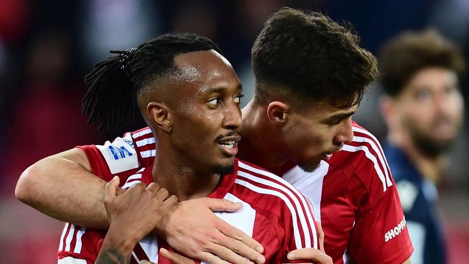 Gelson Martins mantém Olympiakos na liderança isolada