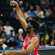NBA: Joel Embiid regressa de máscara para conduzir 76ers ao triunfo