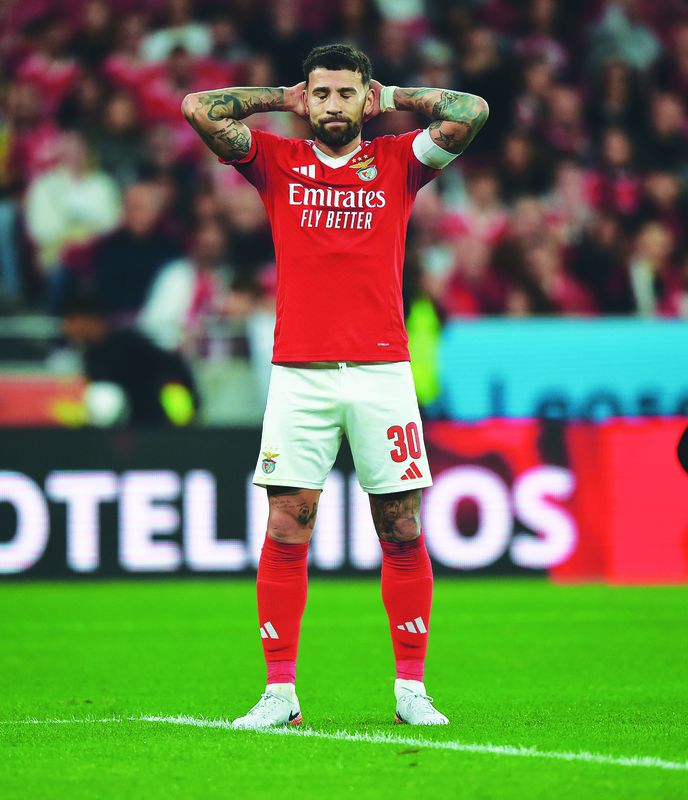 Benfica: Otamendi chega com vontade de jogar contra o Estoril