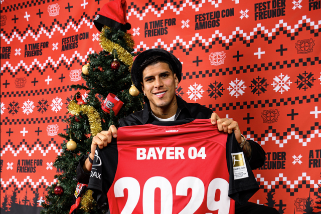 Bayer Leverkusen renova com jovem central