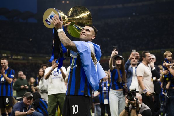 Lautaro Martínez festeja conquista do 20.º scudetto pelo Inter