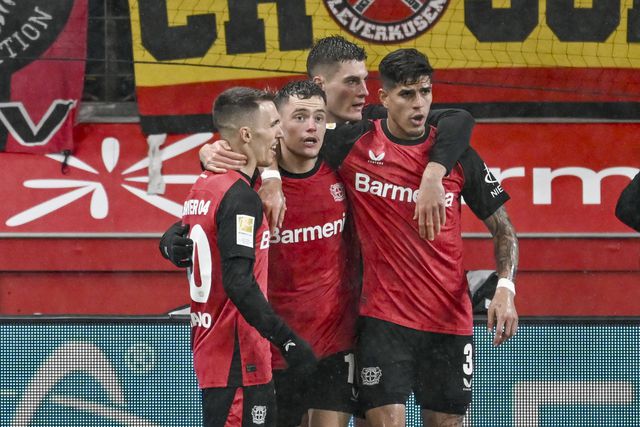 Schick e Wirtz provocam o caos no Leverkusen-Friburgo