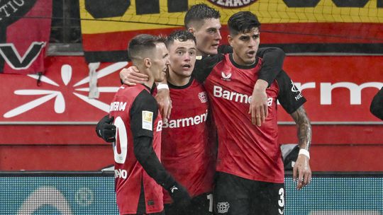 Schick e Wirtz provocam o caos no Leverkusen-Friburgo