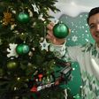 Pedro Gonçalves posou para A BOLA junto da árvore de Natal do Estádio José Alvalade