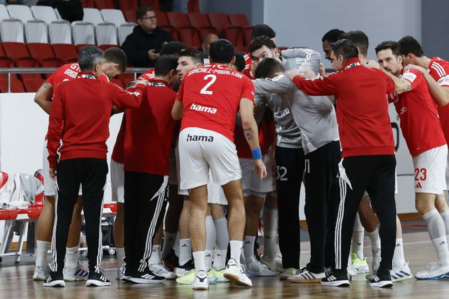 Benfica segue na Taça e ao intervalo tinha sofrido... 2 golos