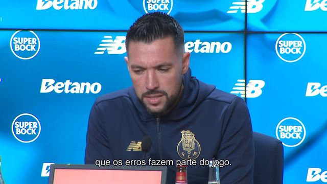 Farioli e a arbitragem em Portugal: «O sistema está constantemente a falhar»