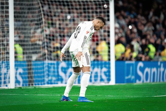 Kylian Mbappé a copiar o festejo de Cristiano Ronaldo após marcar pelo Real Madrid