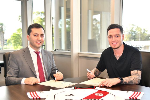 Médio assinou contrato até 2029 com o River