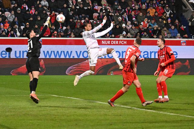 Olise marcou um dos golos do Bayern - Foto: IMAGO