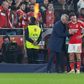 José Mourinho, treinador do Benfica, dá indidações ao médio Sudakov - Foto Imago