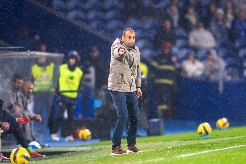 Técnico do emblema de Vila Nova confiante para a deslocação ao Estádio da Luz