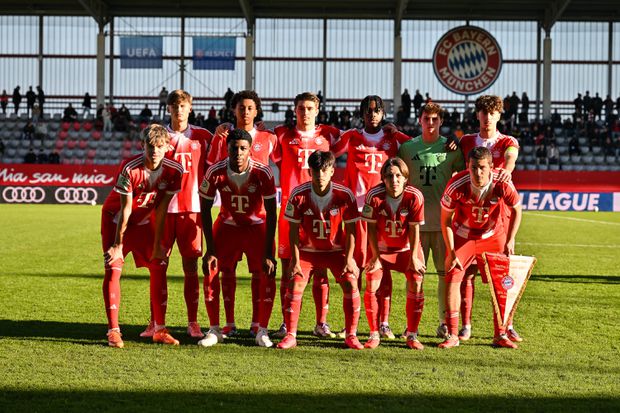 David Daiber como capitão de equipa do Bayern na Youth League