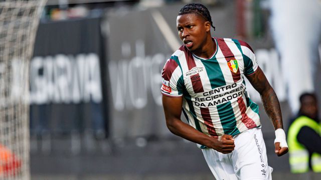 Sidny Cabral, lateral do Estrela da Amadora - Foto Imago