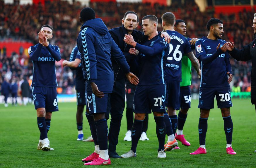 Jogadores do Coventry defenderam Frank Lampard dos jogadores do Southampton