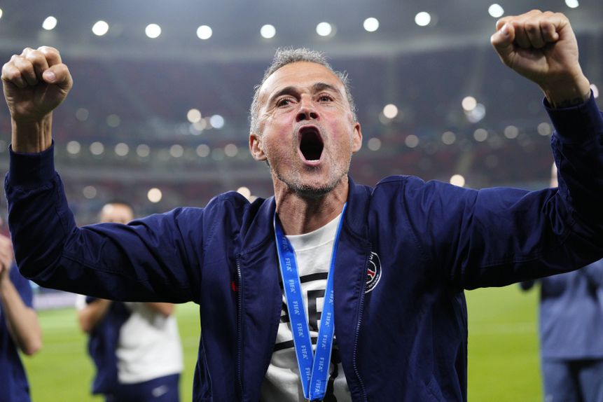 Luis Enrique a festejar efusivamente a conquista da Taça Intercontinental em Doha