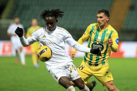 Emoções do duelo entre auriverdes e gansos ficaram guardadas para a etapa complementar - Foto: José Coelho/LUSA