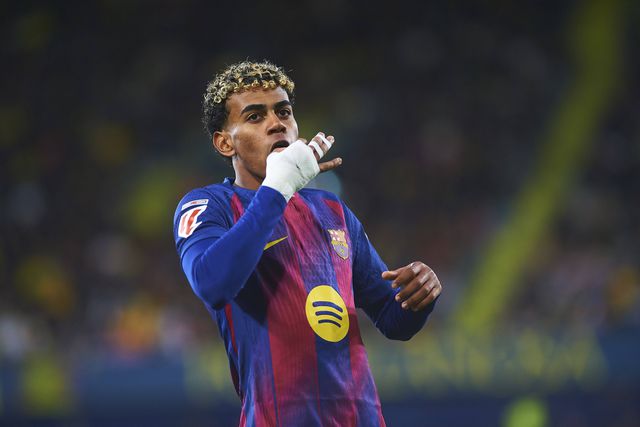 Yamal assobia aos adeptos do Villarreal (IMAGO)