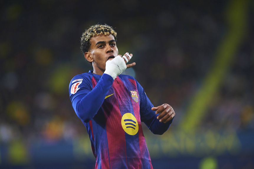 Yamal assobia aos adeptos do Villarreal (IMAGO)