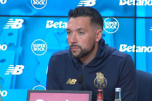 Farioli aborda mercado de janeiro «louco» e admite mais reforços