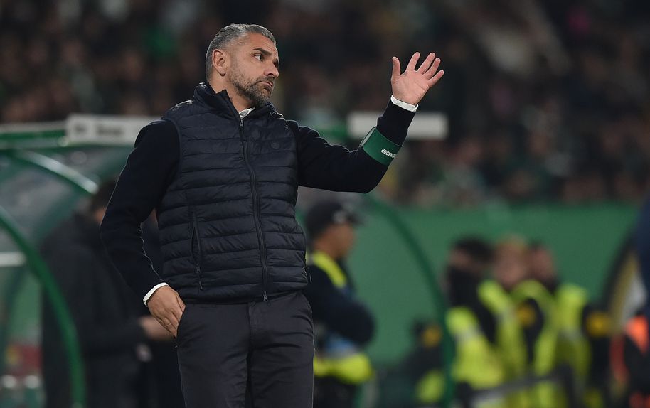 Rui Borges no jogo de estreia pelo Sporting (Foto: Miguel Nunes)