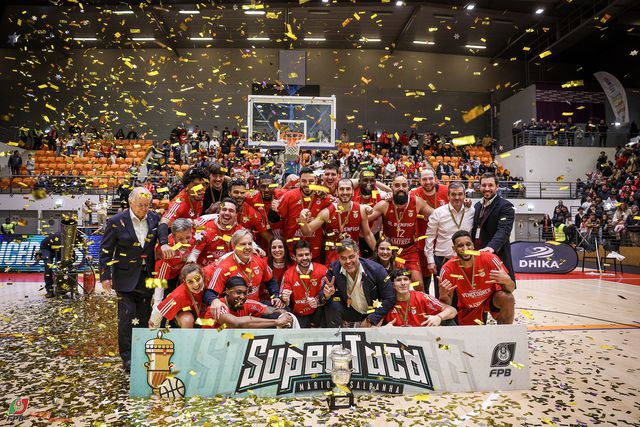 Benfica arrasa FC Porto na conquista da 16.ª Supertaça