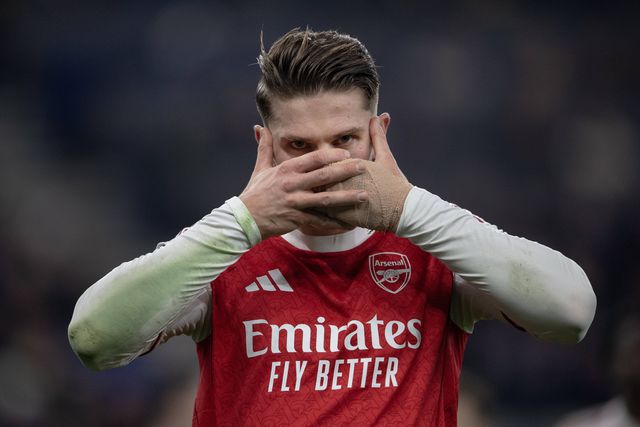 Celebração habitual de Viktor Gyokeres pelo Arsenal em casa do Everton