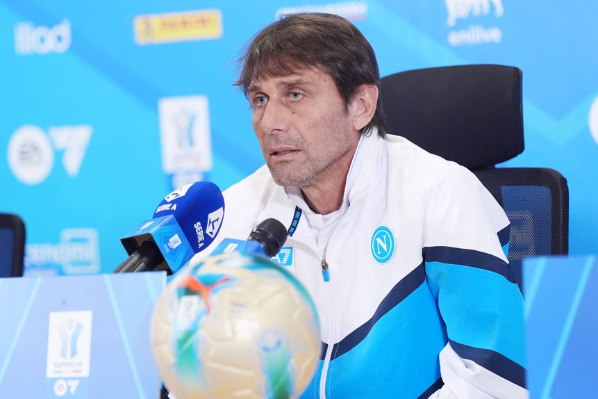 Antonio Conte, treinador do Nápoles