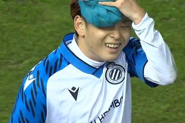 Insólito: jogador da segunda divisão belga marca e vai... ao poste