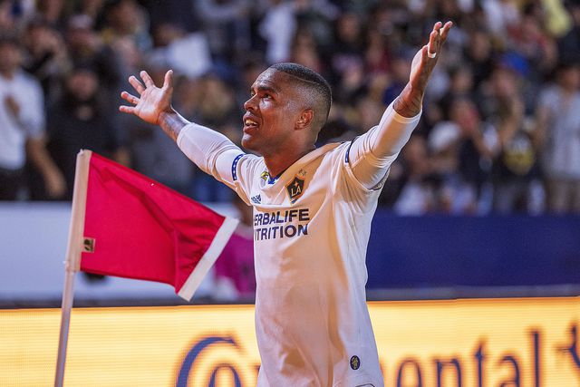 Mercado: Douglas Costa muito próximo de assinar pelo Fluminense