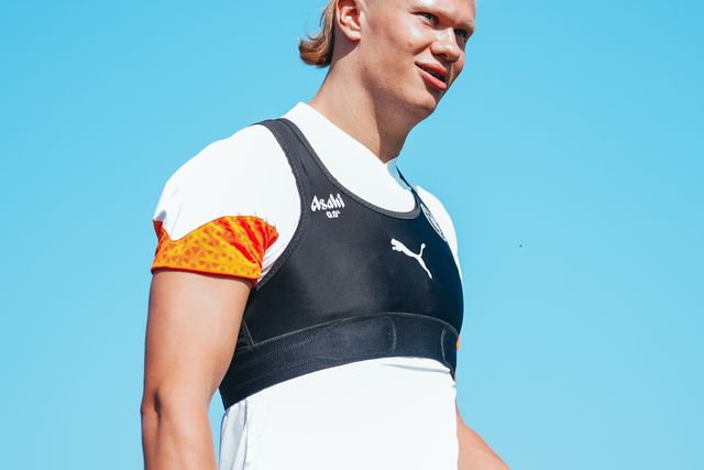 Haaland volta a treinar no Manchester City após mês e meio lesionado