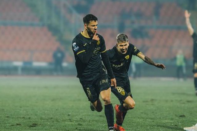 Académico de Viseu: Marquinho e Messeguem dão corpo à retoma viseense