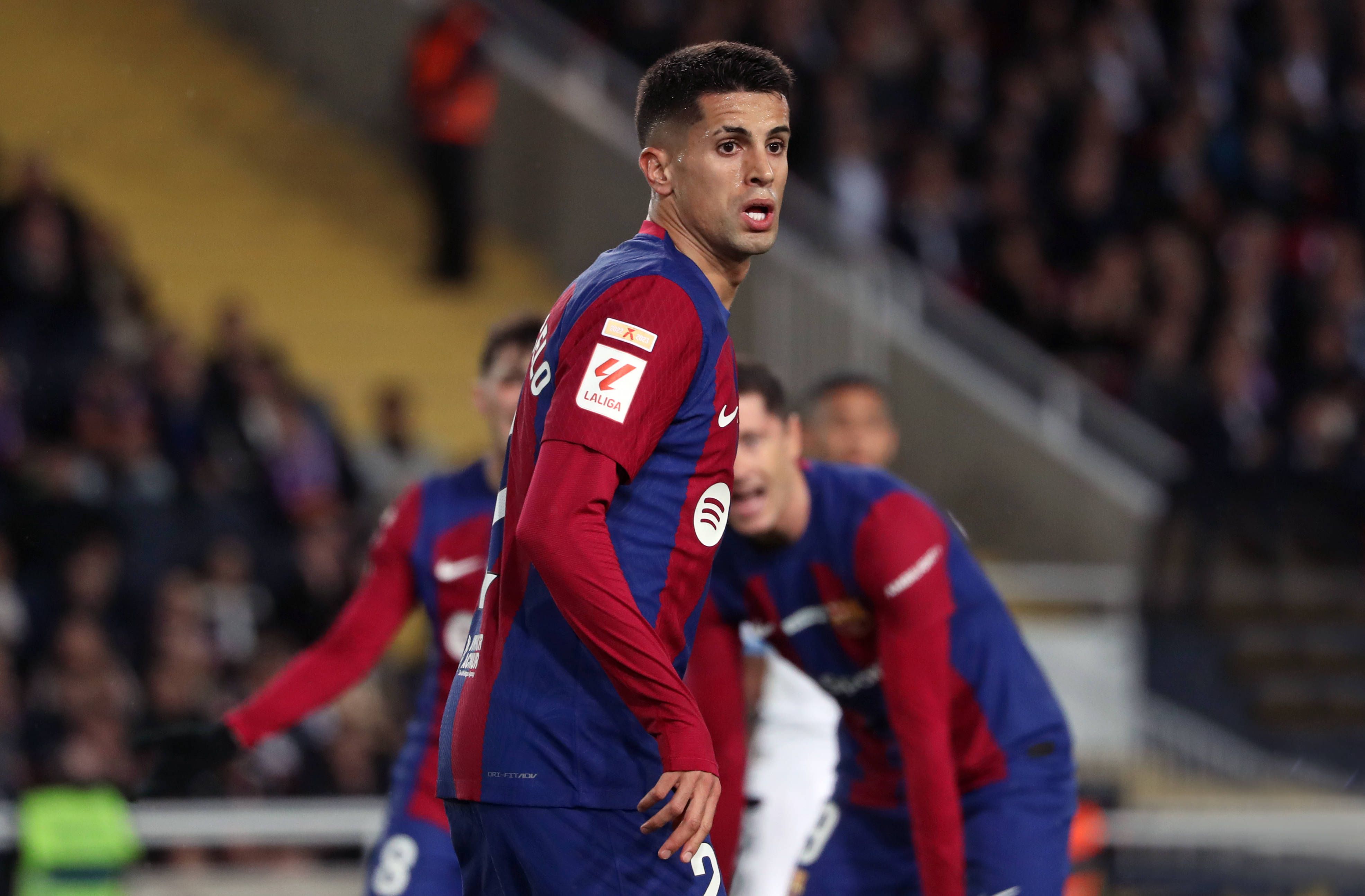 Cancelo é baixa de última hora na visita do Barcelona ao At. Madrid