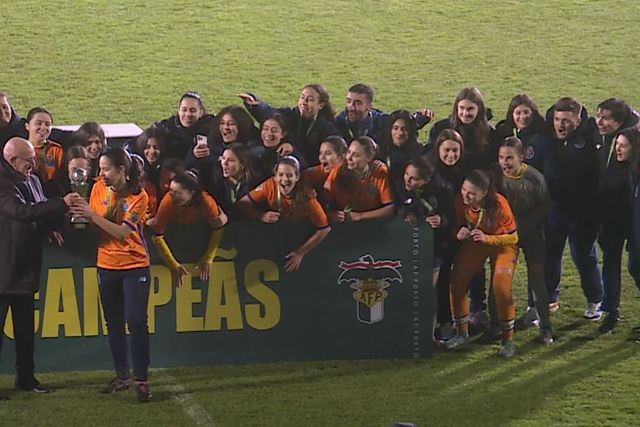 Juniores conquistam primeiro título de futebol feminino para o FC Porto