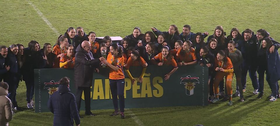 Juniores conquistam primeiro título de futebol feminino para o FC Porto