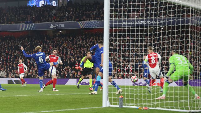 Foi rápido e com tudo bem feito! Arsenal já está na frente