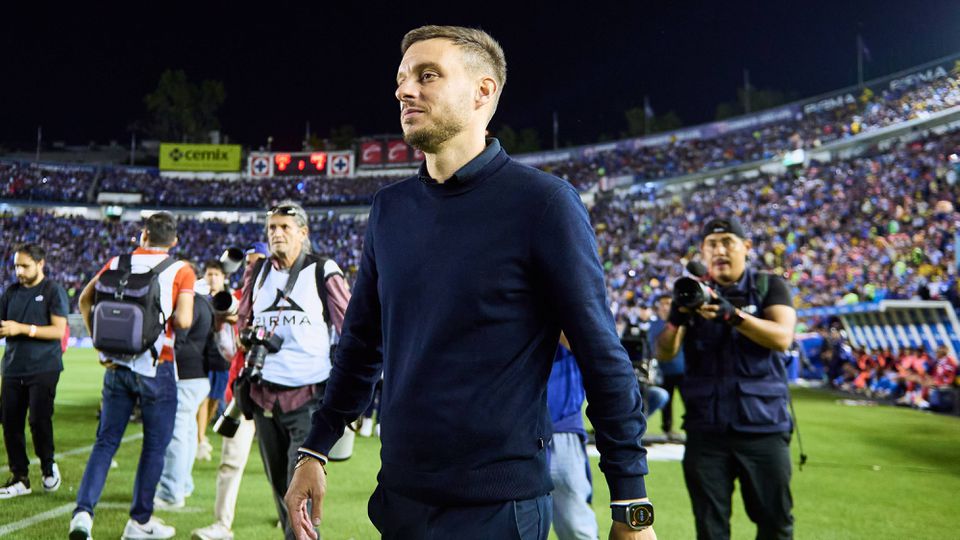 Martín Anselmi durante um jogo do Cruz Azul no campeonato mexicano