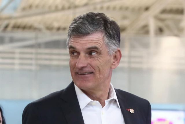 José Luis Mendilibar, treinador do Olympiakos, na partida para o Porto