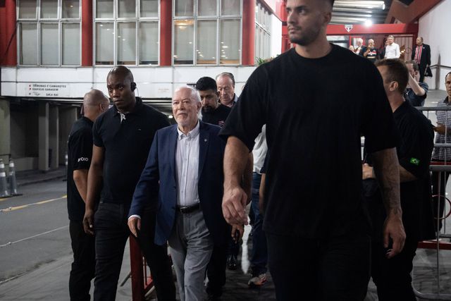 Acusado de desviar dinheiro do clube, presidente do São Paulo demite-se