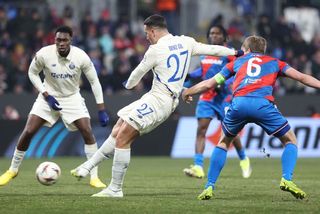 O remate de Deniz Gul que empatou a partida (Foto Catarina Morais/Kapta+)