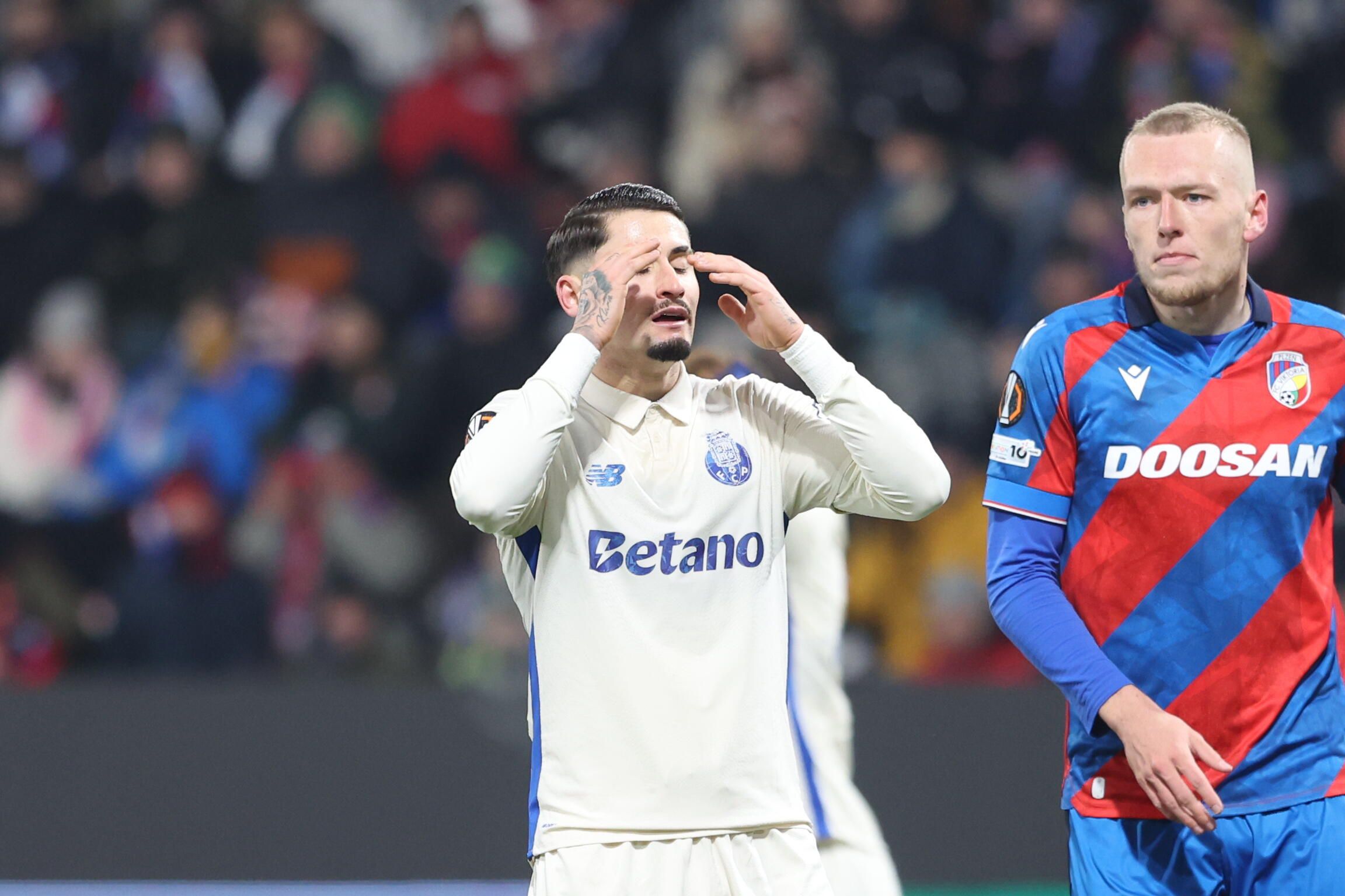 Borja Sainz leva as mãos à cabeça (Foto: Catarina Morais/Kapta +)