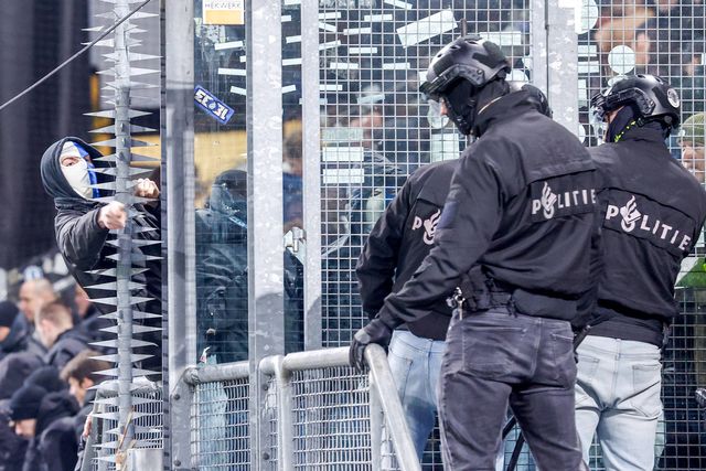 Início do Utrecht-Genk atrasado