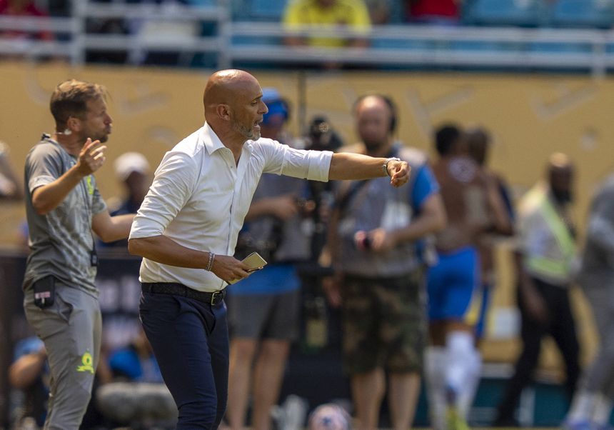 Miguel Cardoso treina o Mamelodi Sundowns