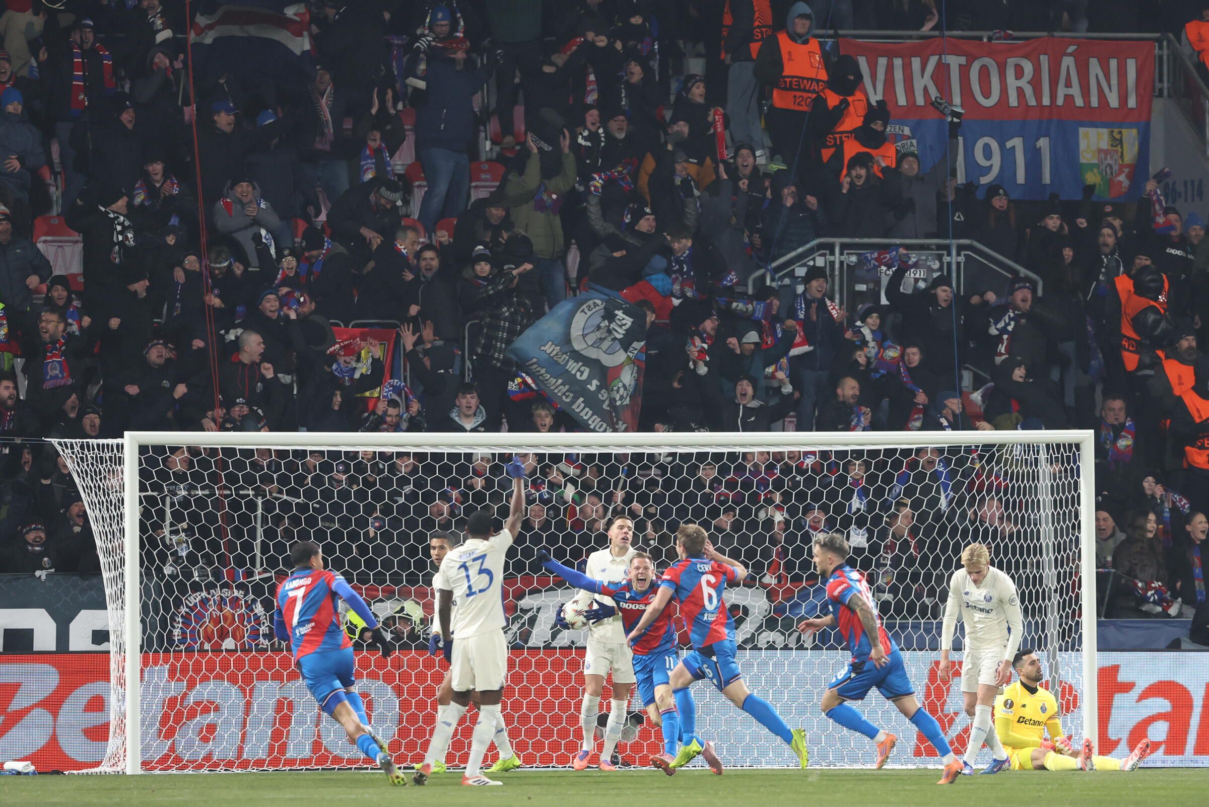 Festa dos jogadores do Viktoria Plzen (Foto: Catarina Morais/Kapta +)