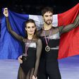 Gabriella Papadakis ao lado do então parceiro Guillaume Cizeron - Foto: IMAGO