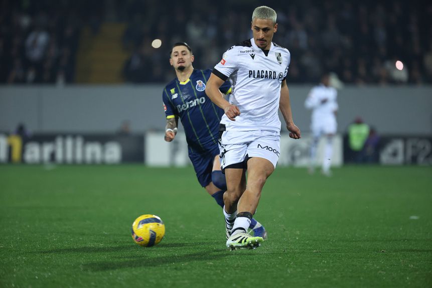 Uruguaio é visto como pedra basilar do atual projeto dos vitorianos e SAD não o deixa sair