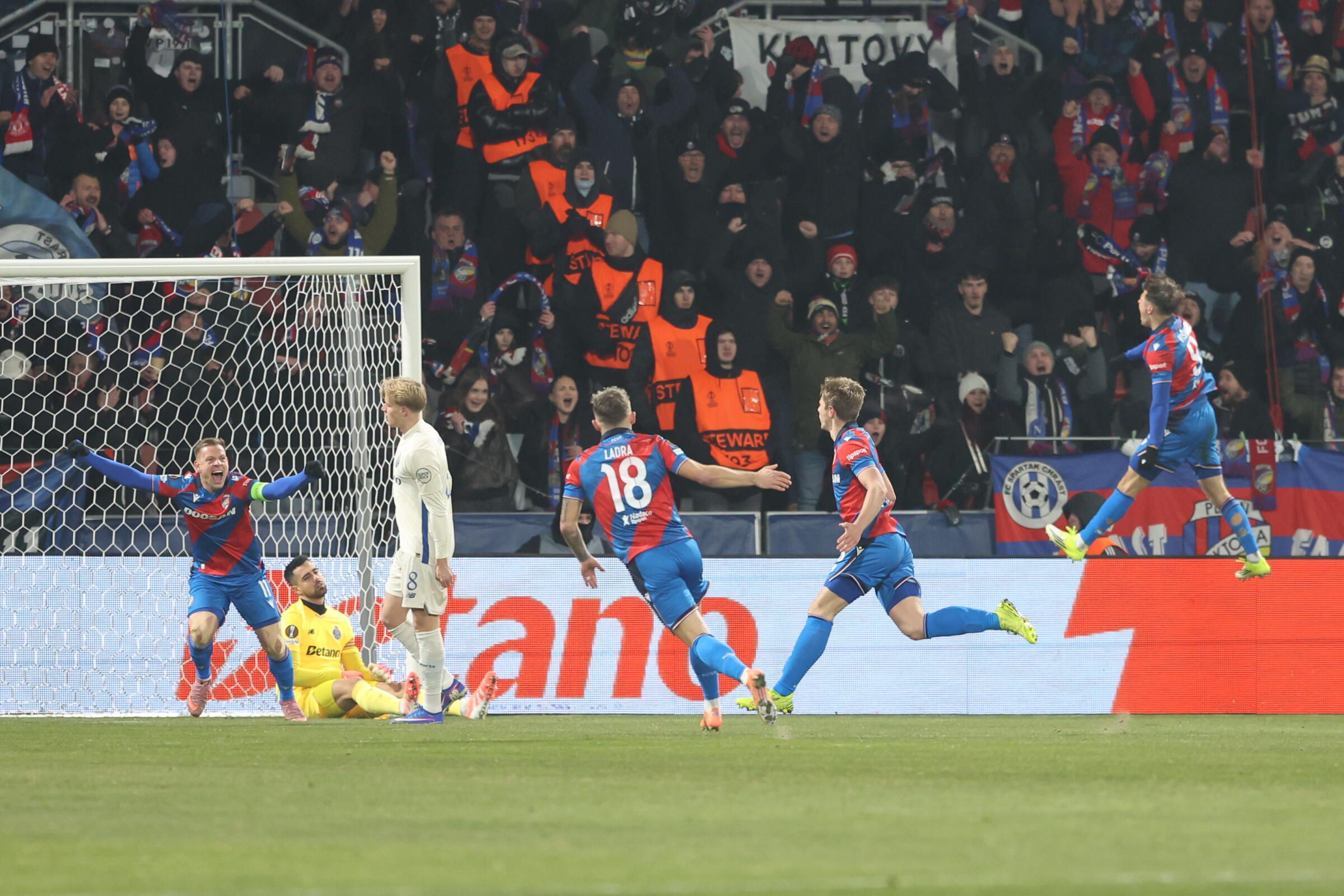 Lukáš Červ gelou o FC Porto (Foto: Catarina Morais/Kapta +)