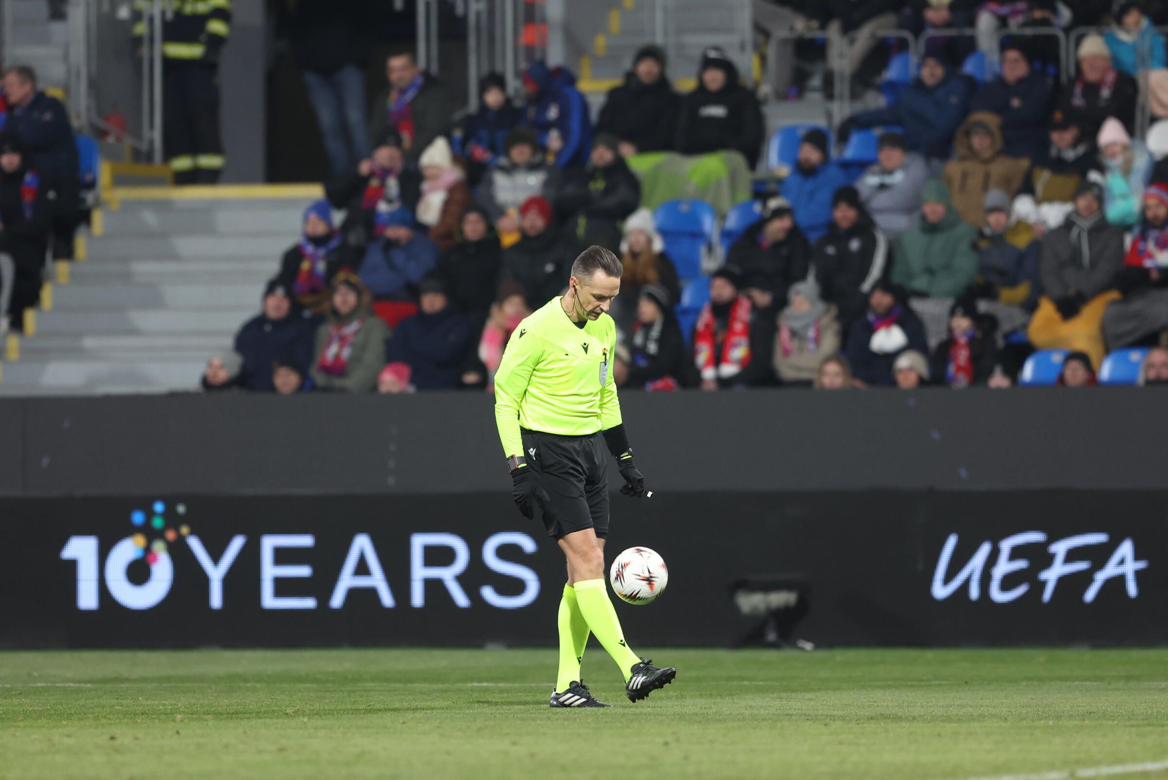 O árbitro letão Andris Treimanis (Foto: Catarina Morais/Kapta +)