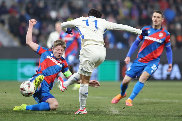 FC Porto empata em Plzen e carimba fase a eliminar