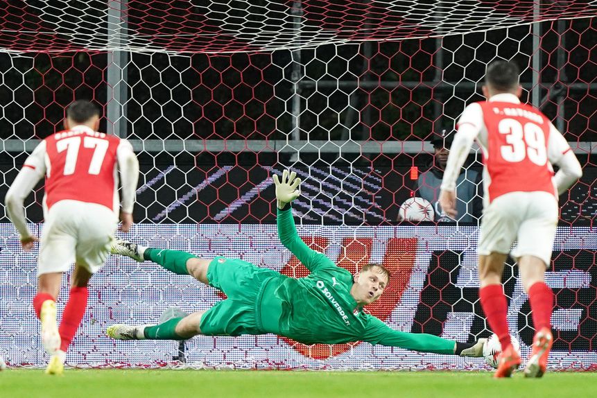 Dono da baliza dos arsenalistas voltou a brilhar e logo depois a Pedreira explodiu com o golo do triunfo - Foto: Hugo Delgado/LUSA