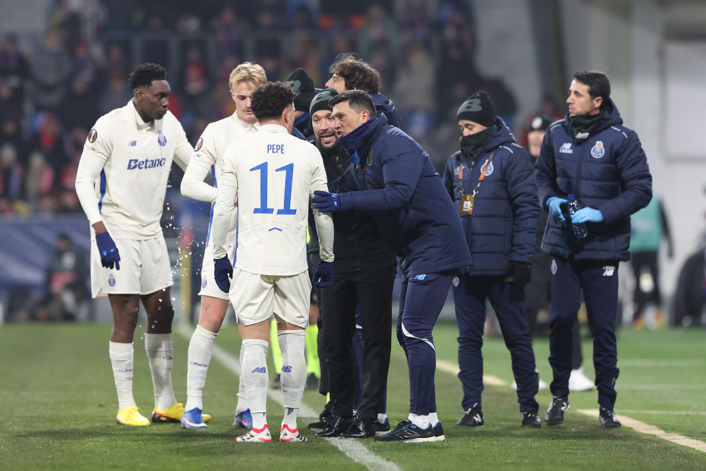 Farioli a conferenciar com os jogadores (Foto: Catarina Morais/Kapta +)